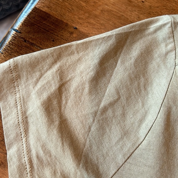 Like new banana republic light fabric camel coloured t shirt - Picture 3 of 3